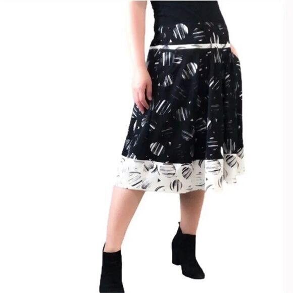 BCBGMaxAzria Black & White Geometric Midi Skirt‎ - Picture 1 of 7